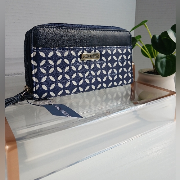 NWT Nautica - Beautiful Double Zip Around Wallet! 💙 - Picture 1 of 12